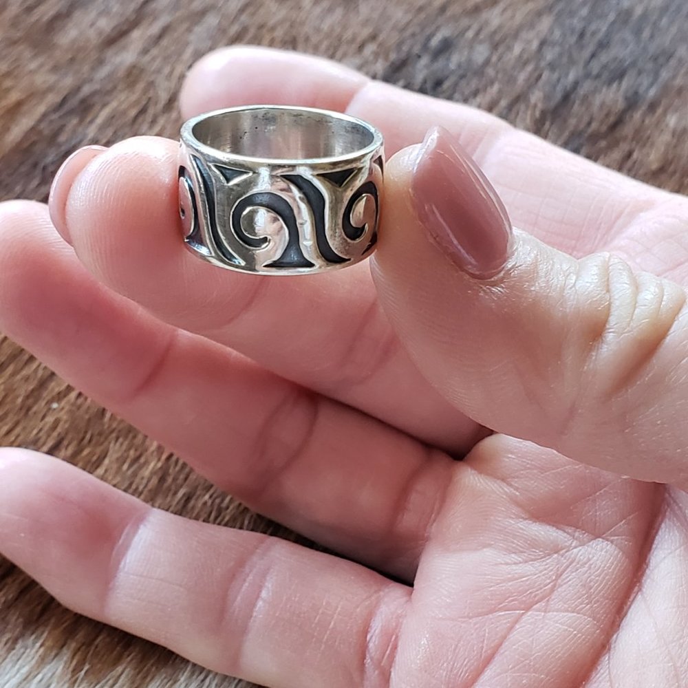 Sterling Silver 925 Wide band ring with scroll motif - Picture 2 of 8